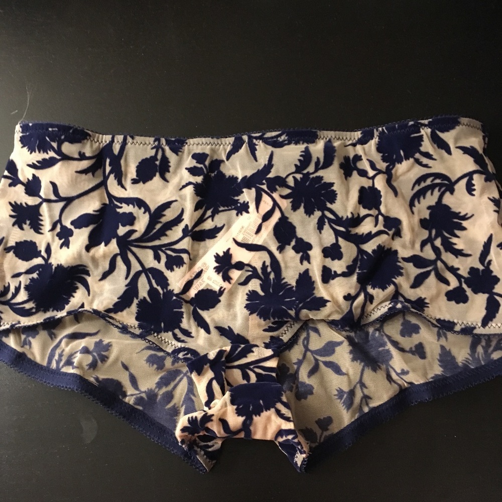 Victoria’s Secret Velvet Floral Shortie NWT - Picture 6 of 10